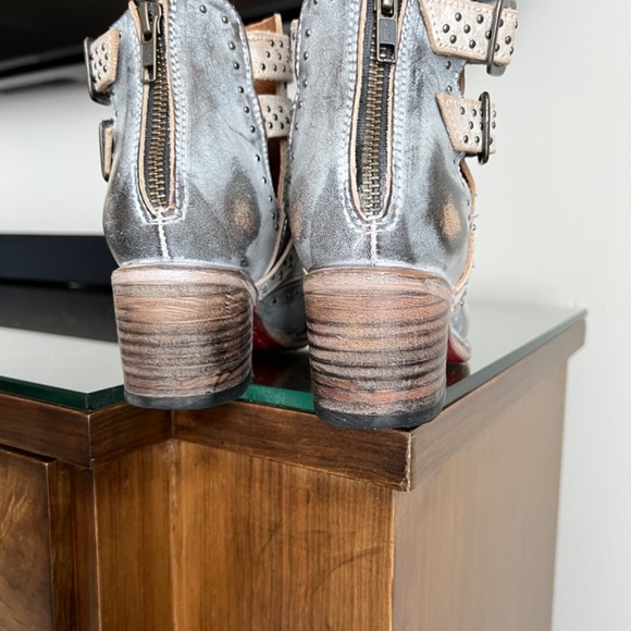 Freebird- Saphire Bootie in Ice Multi - Picture 8 of 9